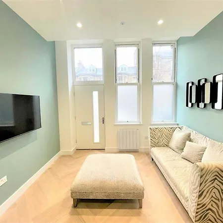 Trendy And Newly Reno'd 1 Bed Nr The Meadows