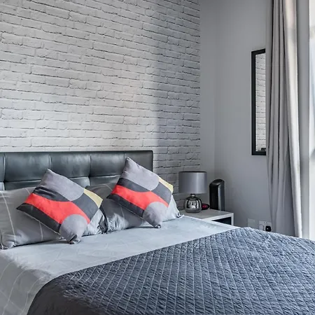 Amazing - Hopetoun Street Near The Playhouse *