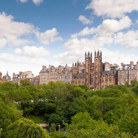 Refurbished Studio Next To The Royal Mile * Edinburgh