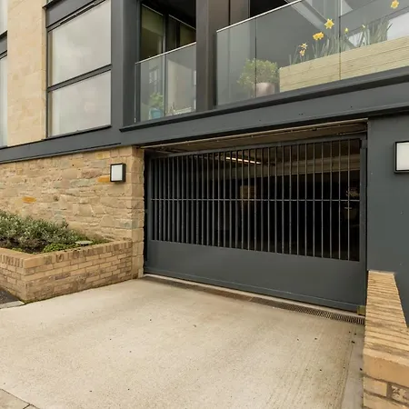 Designer Urban Apartment With City Terrace * Edinburgh