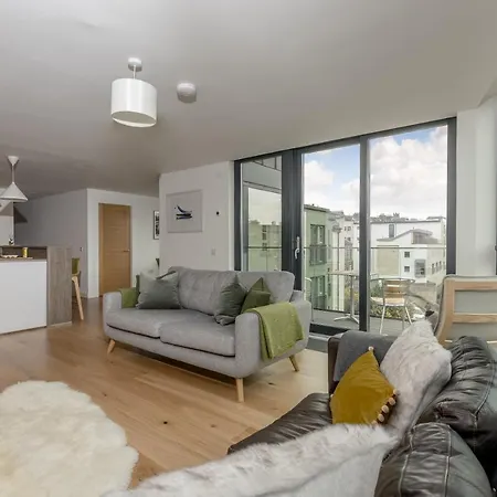 Altido Airy 3-bed Apt Near Royal Botanic Garden