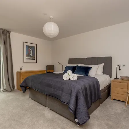 Altido Airy 3-bed Apt Near Royal Botanic Garden *