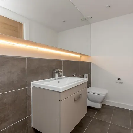 Altido Airy 3-bed Apt Near Royal Botanic Garden * Edinburgh