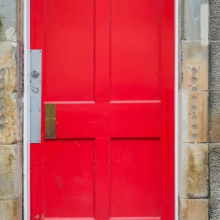 Daire The Plywood Flat, Modern Style In A Traditional Tenement Edinburgh