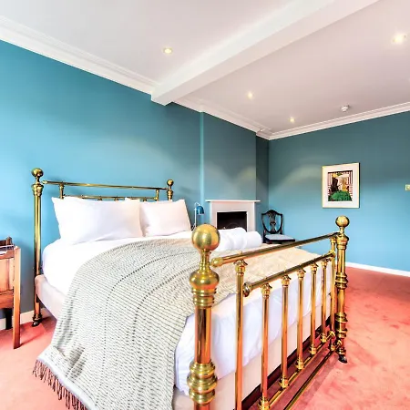 Beautiful Centre Georgian 4 Bed Townhouse With Private Garden Edinburgh