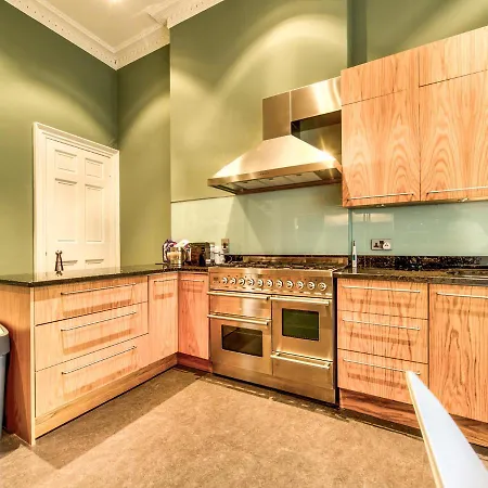Beautiful Centre Georgian 4 Bed Townhouse With Private Garden