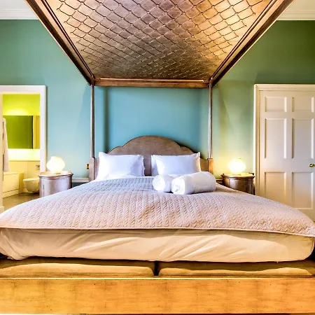 Сasa de vacaciones Beautiful Centre Georgian 4 Bed Townhouse With Private Garden