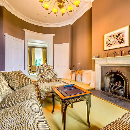 펜션 Beautiful Centre Georgian 4 Bed Townhouse With Private Garden *