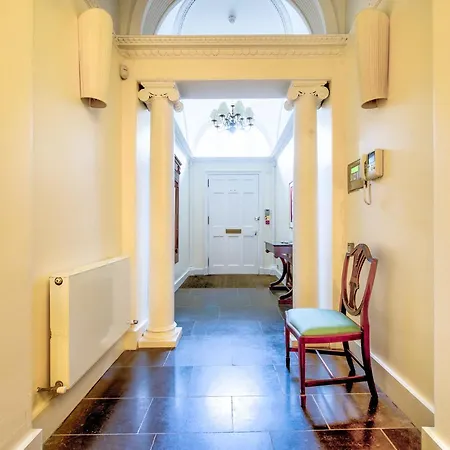 Beautiful Centre Georgian 4 Bed Townhouse With Private Garden