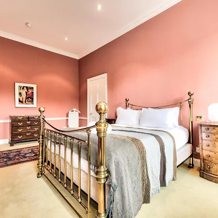 Beautiful Centre Georgian 4 Bed Townhouse With Private Garden Сasa de vacaciones Edimburgo