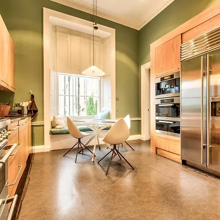 Beautiful Centre Georgian 4 Bed Townhouse With Private Garden 펜션 에든버러