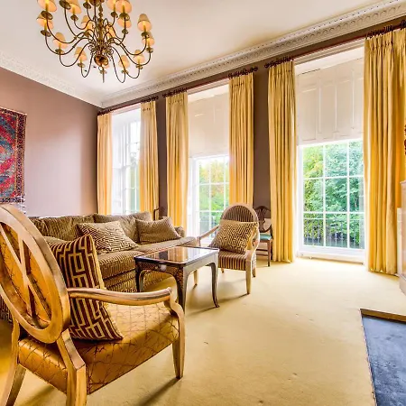 Beautiful Centre Georgian 4 Bed Townhouse With Private Garden