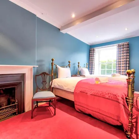 Beautiful Centre Georgian 4 Bed Townhouse With Private Garden