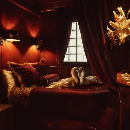 House Of Gods Royal Mile 호텔 4*