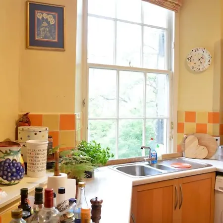 Large Central New Town Flat Apartamento *