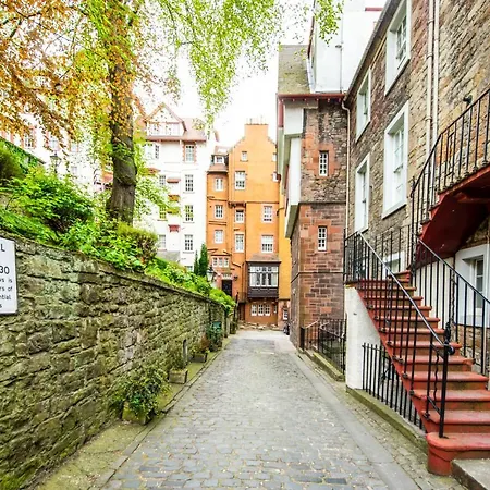 Famous House, 1 Minute From Castle