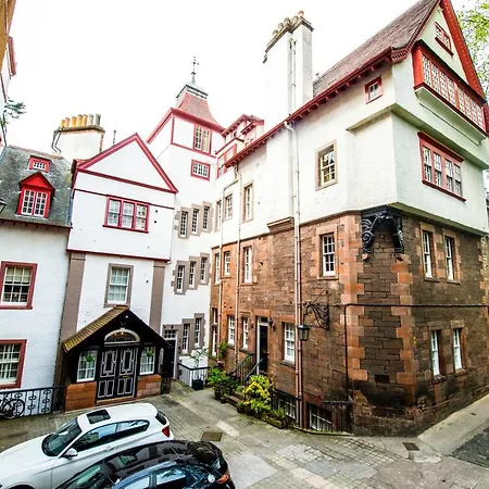 Famous House, 1 Minute From Castle Daire *