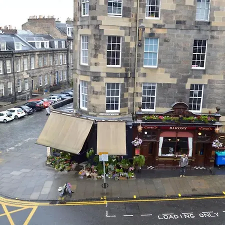 Large Central New Town Flat