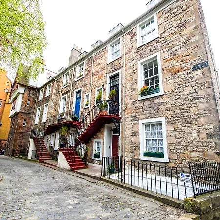 Famous House, 1 Minute From Castle Apartament *