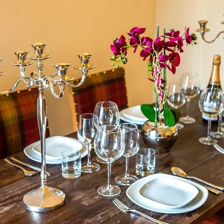 Famous House, 1 Minute From Castle Edynburg