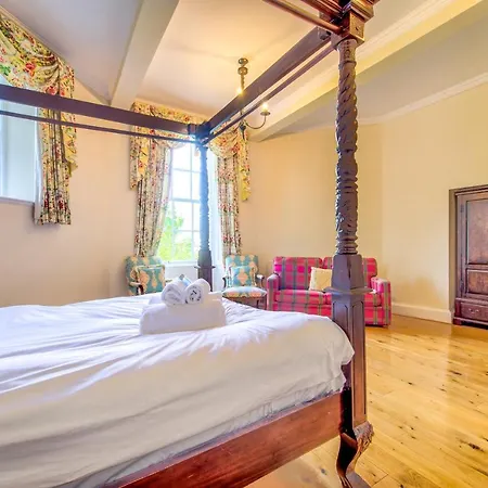 Famous House, 1 Minute From Castle Apartment