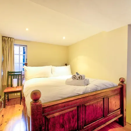 Famous House, 1 Minute From Castle Apartament *