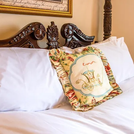 Famous House, 1 Minute From Castle