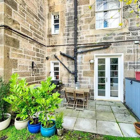 Guestready Fantastic 1bdr Wgarden In Stockbridge Edinburgh