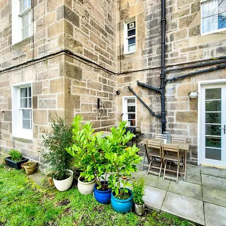 Guestready Fantastic 1bdr Wgarden In Stockbridge Edinburgh