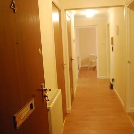 3 Bed Flat Close To And The Meadows Edinburgh