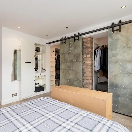 Luxury Architect Designed 13 Mins To Royal Mile