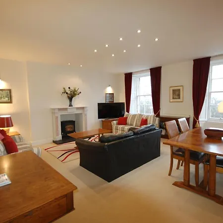 Flats Company - Queen Street - Centre