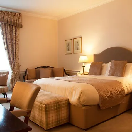 Royal Scots Club Hotel