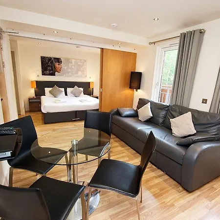 Hotel Staycity West End 4*