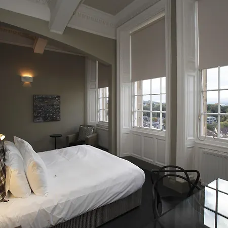 B+B Edinburgh Hotel 4*