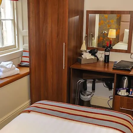 The Salisbury 4*
