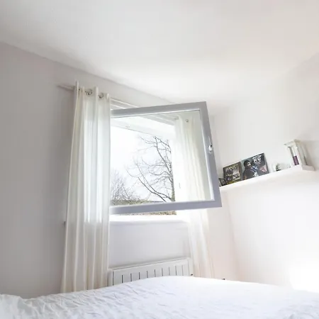 Welcoming, Fancy And Wide Bedroom In Privatunterkunft Edinburgh