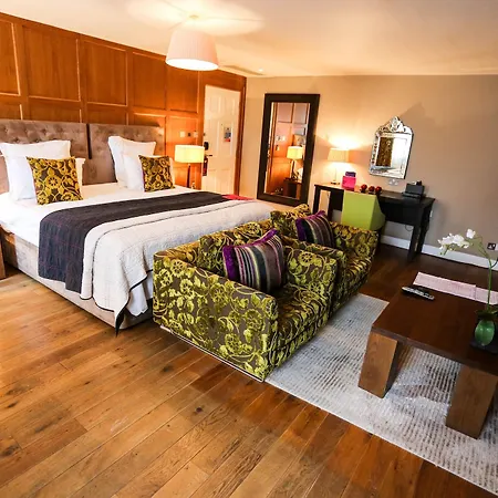 Tigerlily Hotel