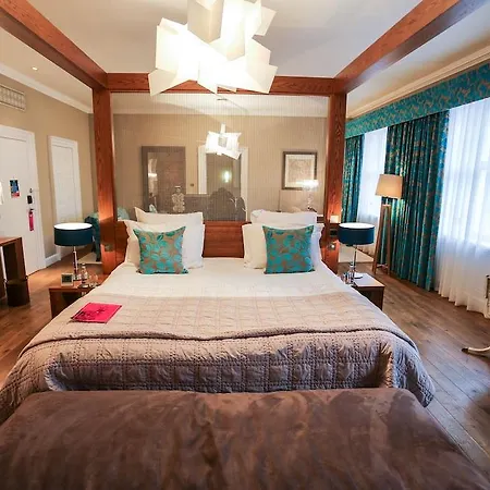 Tigerlily Hotel 4*