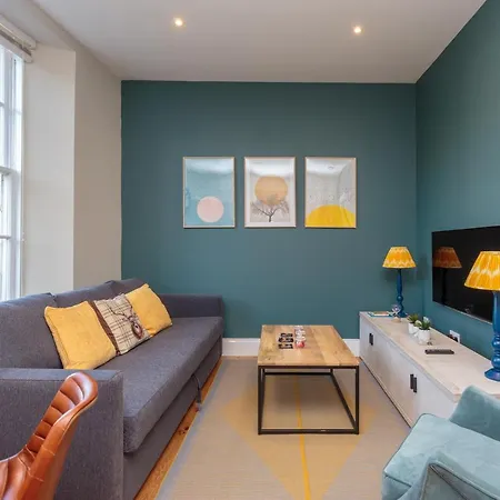 Lovely Beneath Castle * Edinburgh