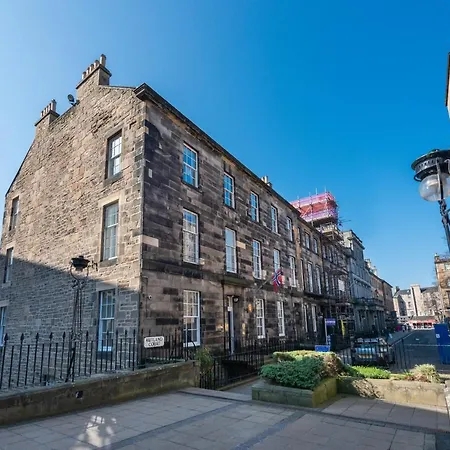 Lovely 3 Bed In 아파트