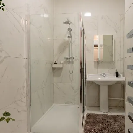 Apartamento Stylish At The Edge Of Meadows Park *