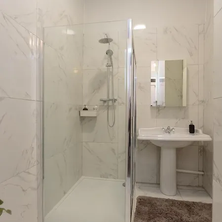 Apartamento Stylish At The Edge Of Meadows Park