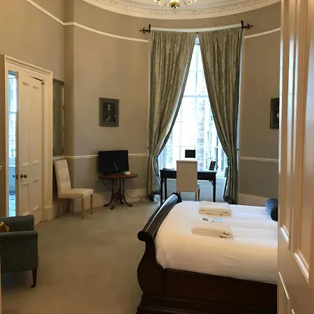 Escape To @ Albyn Place Apartamento *