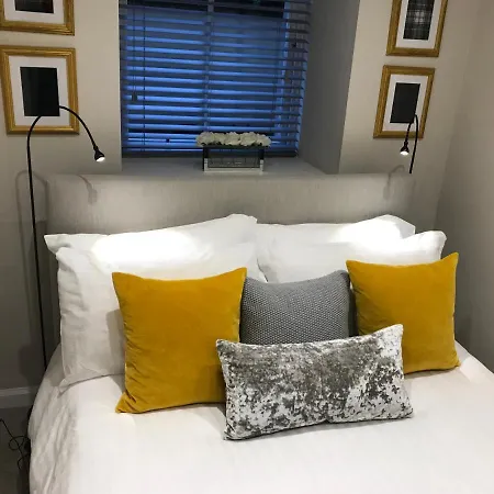 Escape To @ Abercromby Place Lägenhet *