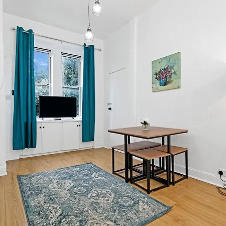 Apartment Wonderful & Comfy 2 Bedroom - Close To Centre - Free Parking