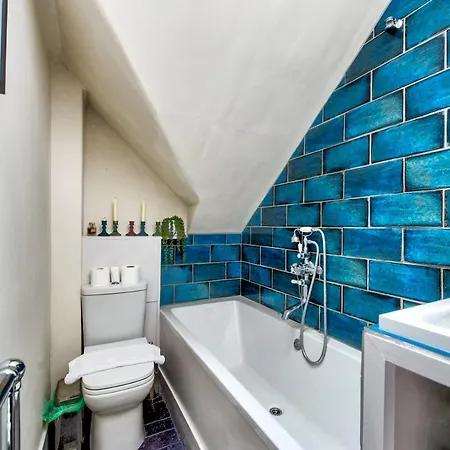 Guestready - Vibrant Attic Apt In Lovely Leith * Edinburgh