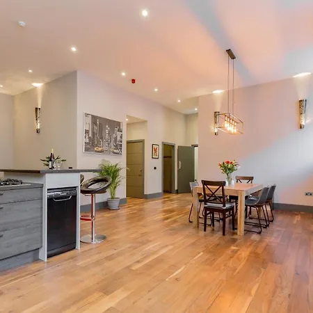 Апартаменты Bohemian Luxury In The Heart Edinburghs Leith District