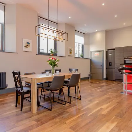 Апартаменты Bohemian Luxury In The Heart Edinburghs Leith District *