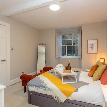 Beautiful Hideout In Center Of *